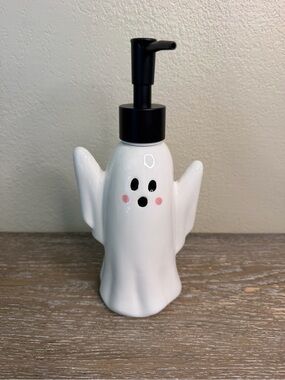 New Halloween Ghost Soap Pump White - Hyde and EEK! Boutique